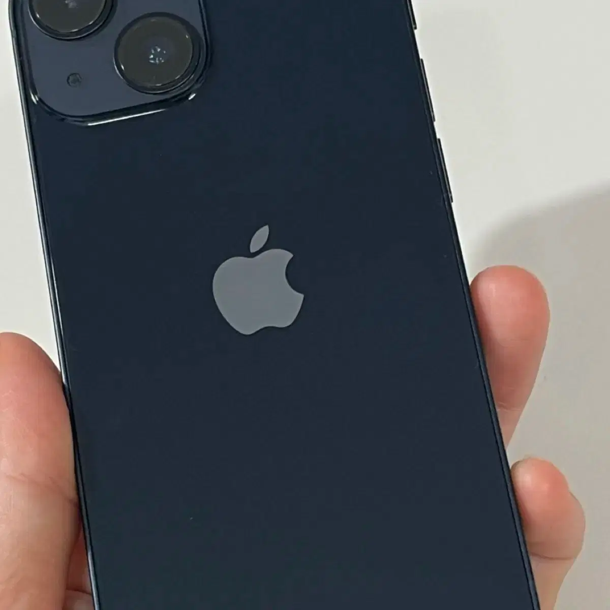 iPhone 13 ミニ 128GB ミッドナイトブラックを販売。 iPhone 13 ミニ 128GB ミッドナイトブラックを販売。